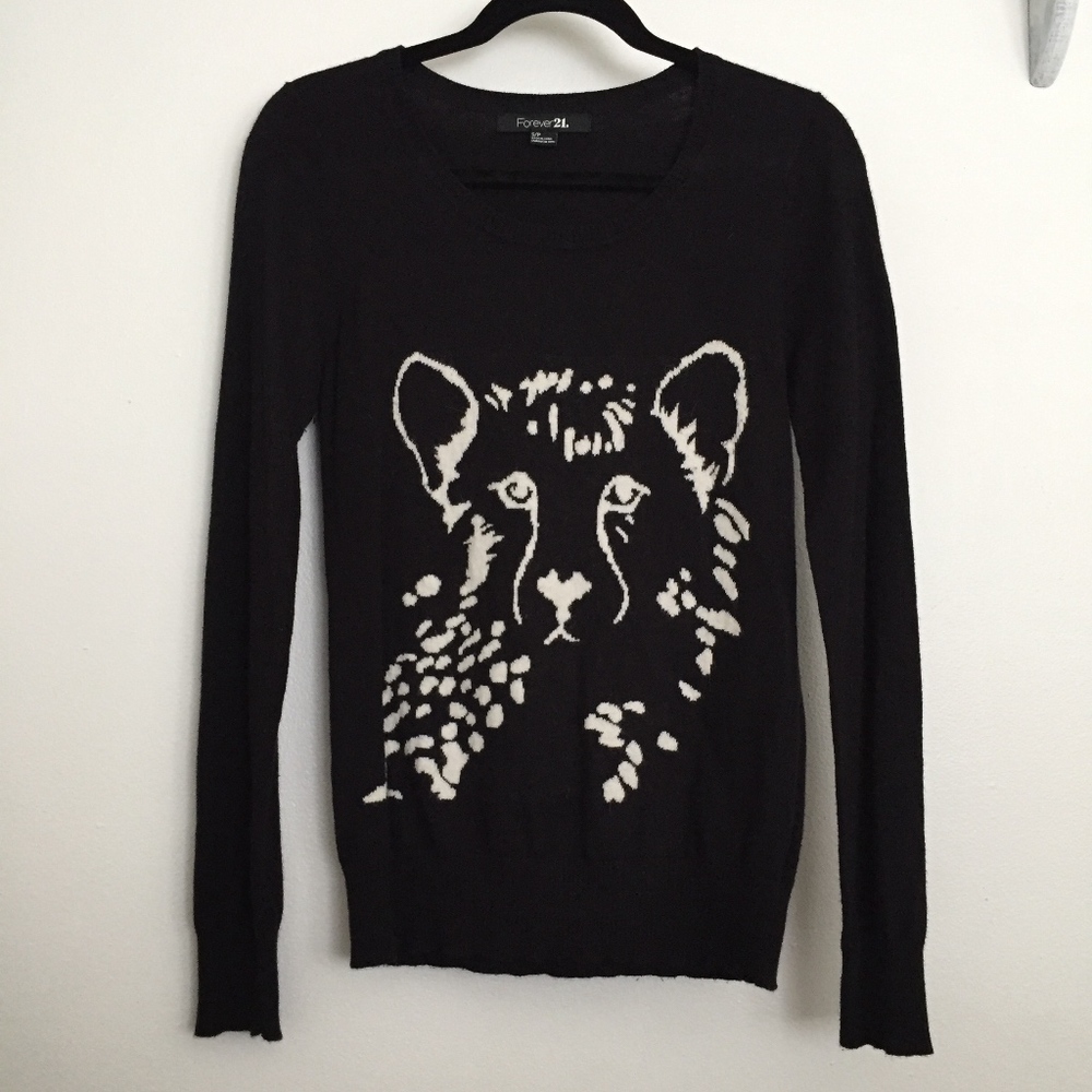 FOREVER 21 BLACK SWEATER WITH CHEETAH